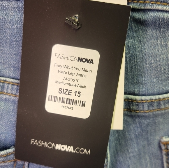 Fashion Nova Juniors Flare Leg Distressed Denim Jeans sz 15 NWT - Picture 7 of 11